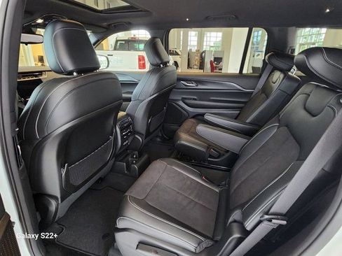 New 2024 Jeep Grand Cherokee L Altitude AWD/4WD image 16
