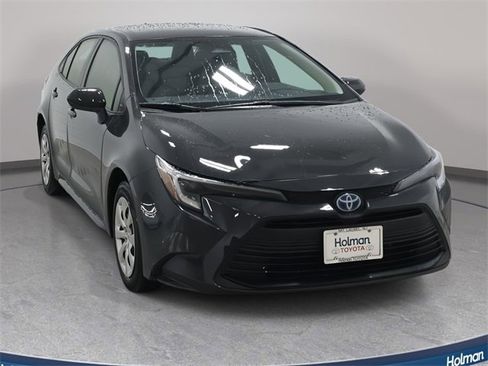 Certified 2025 Toyota Corolla LE image 3