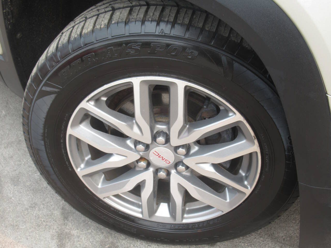 Used 2017 GMC Acadia SLE AWD/4WD image 4