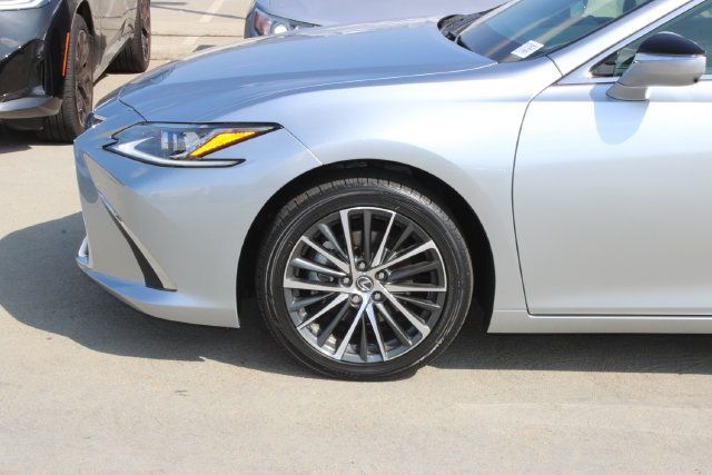 Certified 2024 Lexus ES 350 w/ Premium Package FWD image 4
