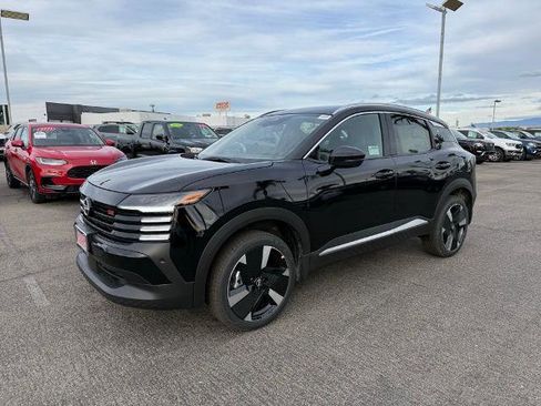 New 2026 Nissan Kicks SR image 3