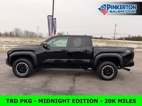 Used 2024 Toyota Tacoma TRD Off-Road image 9