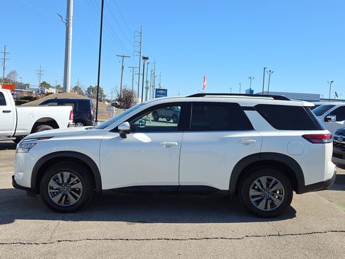 Used 2024 Nissan Pathfinder SV image 6