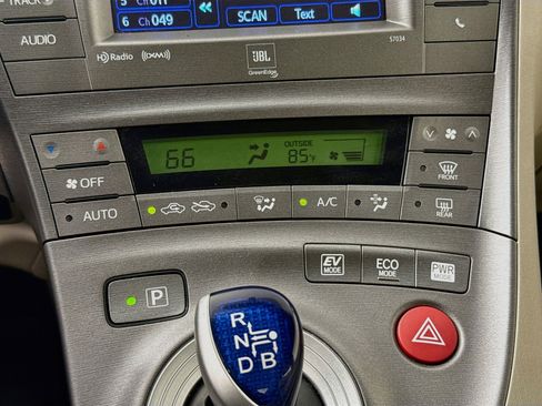 Used 2013 Toyota Prius Four FWD image 17
