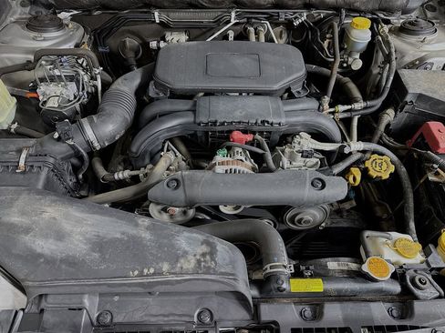 Used 2010 Subaru Outback 2.5i image 35