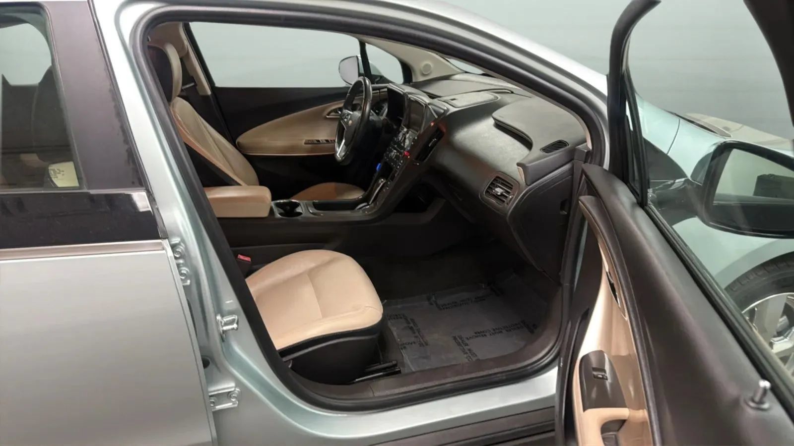 Used 2012 Chevrolet Volt Premium w/ Premium Trim Package FWD image 21