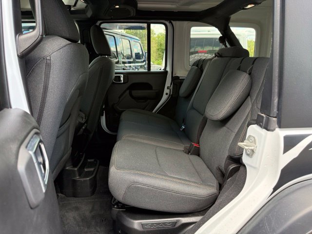 Used 2024 Jeep Wrangler Unlimited AWD/4WD image 12