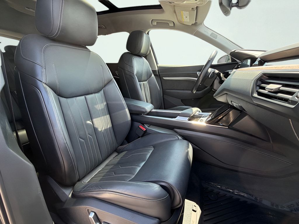Used 2019 Audi e-tron Prestige w/ Prestige Package AWD/4WD image 33