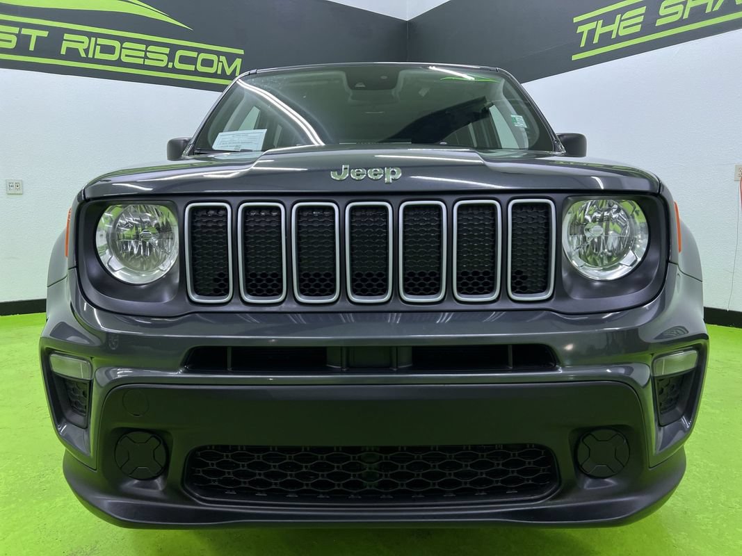 Used 2023 Jeep Renegade Latitude AWD/4WD image 3