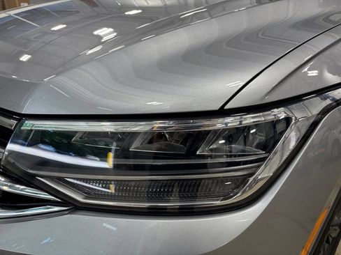Used 2024 Volkswagen Tiguan SE w/ Panoramic Sunroof Package AWD/4WD image 7