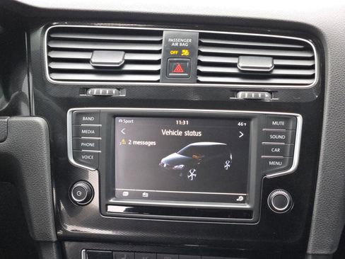 Used 2017 Volkswagen GTI SE image 16