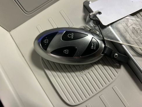 Used 2025 Hyundai Santa Fe Limited image 19