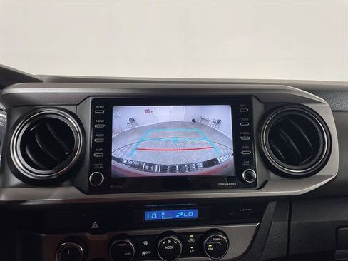 Certified 2021 Toyota Tacoma SR5 AWD/4WD image 17