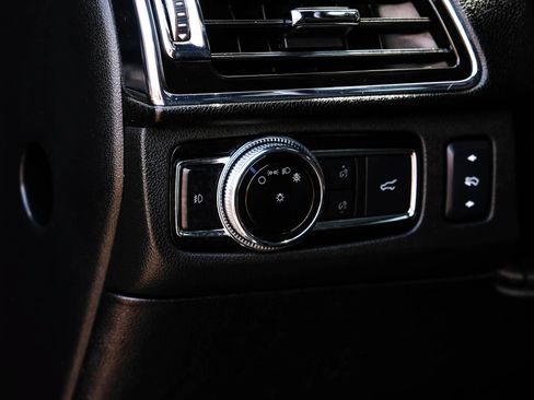 Used 2018 Lincoln Navigator Select AWD/4WD image 38