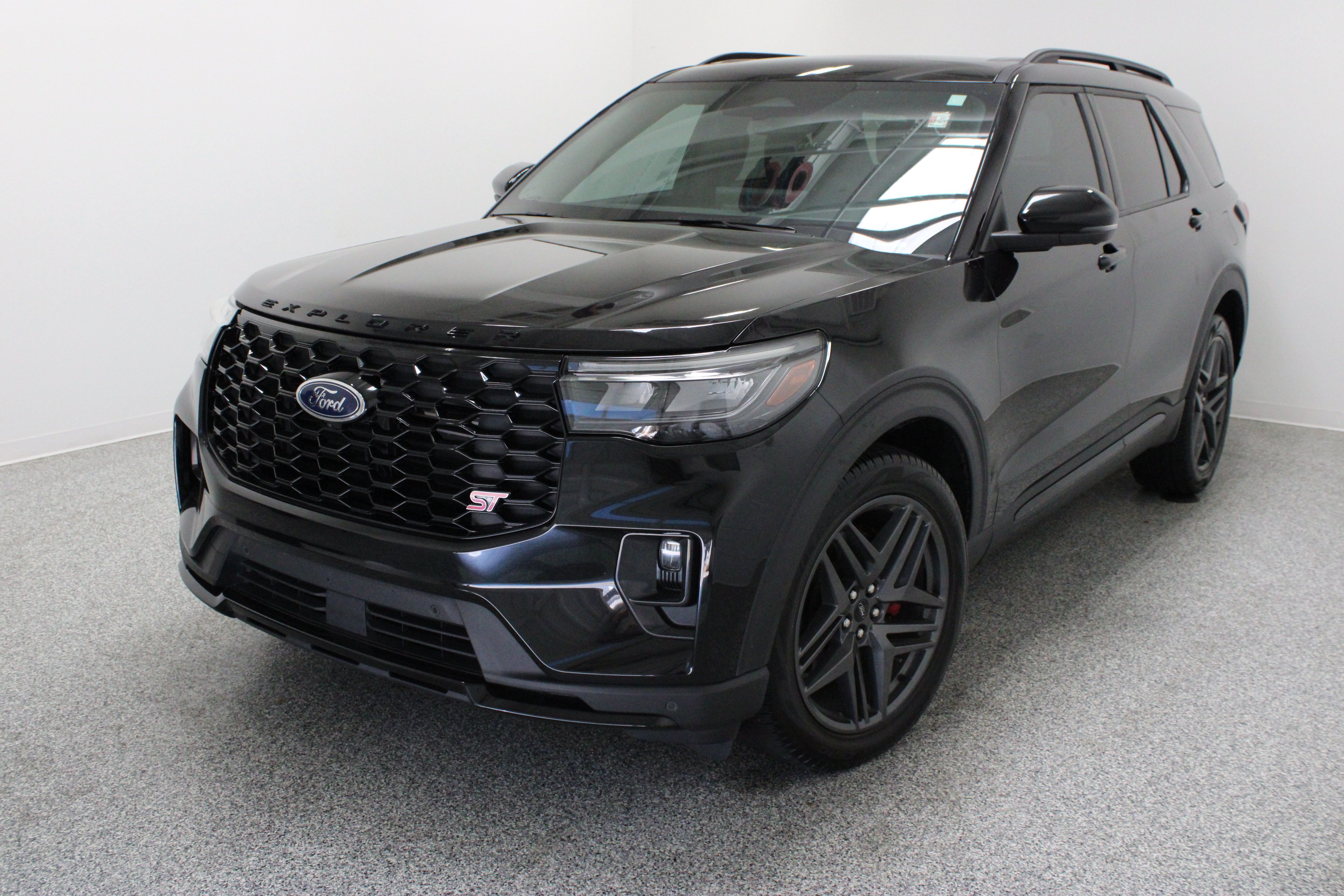 Used 2025 Ford Explorer ST w/ Sun And Sound Package AWD/4WD image 2