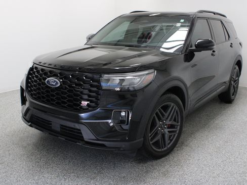 Used 2025 Ford Explorer ST w/ Sun And Sound Package AWD/4WD image 2