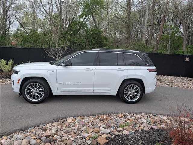 Used 2023 Jeep Grand Cherokee Summit w/ Advanced Protech Group IV AWD/4WD image 2
