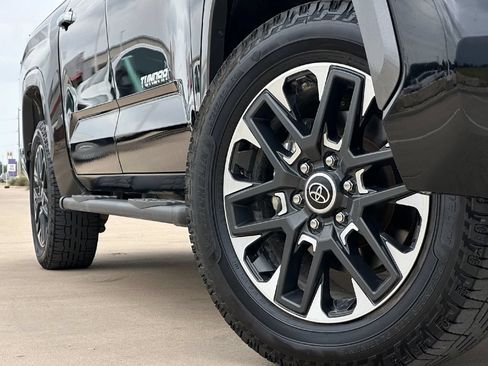 Used 2024 Toyota Tundra Limited AWD/4WD image 9