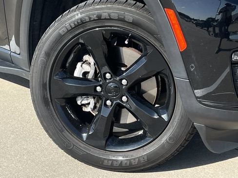 Used 2022 Jeep Grand Cherokee L Limited w/ Luxury Tech Group II RWD image 9