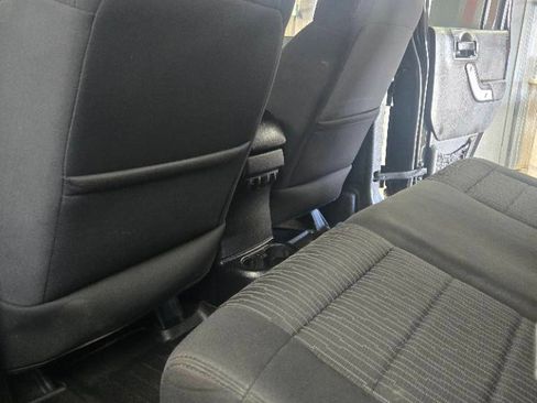 Used 2012 Jeep Wrangler Unlimited Sahara image 8