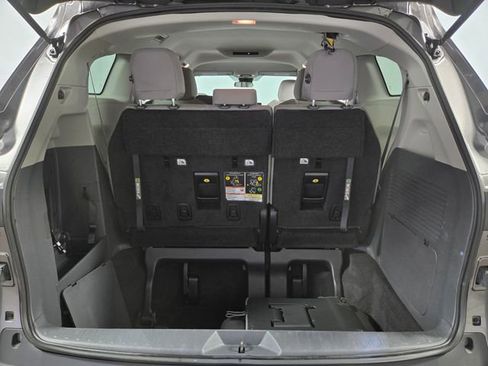 Used 2024 Toyota Sienna LE image 27