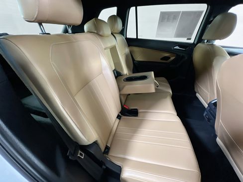 Used 2023 Volkswagen Tiguan SE R-Line image 26