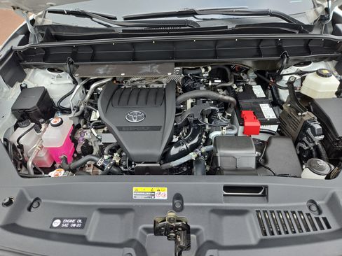 Used 2023 Toyota Highlander L FWD image 29