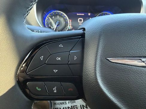 Used 2024 Chrysler Pacifica Limited w/ S Appearance Package FWD image 14