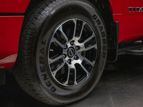 Used 2024 Nissan Titan SV w/ SV Convenience Package image 6