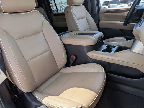 Used 2024 Chevrolet Suburban Premier AWD/4WD image 31