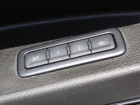 Used 2019 Chevrolet Tahoe Premier RWD image 13
