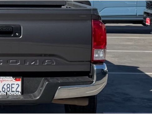 Used 2017 Toyota Tacoma SR5 image 10