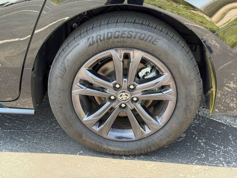 Used 2025 Toyota Sienna XSE AWD/4WD image 38