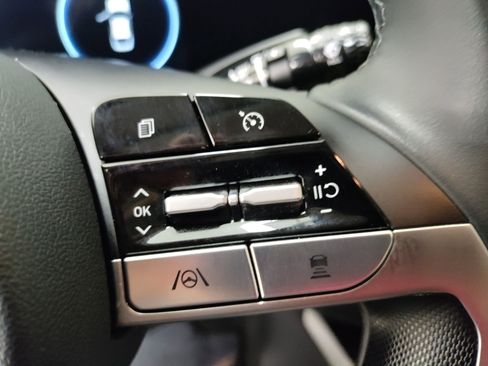 Used 2023 Hyundai Elantra Limited image 17