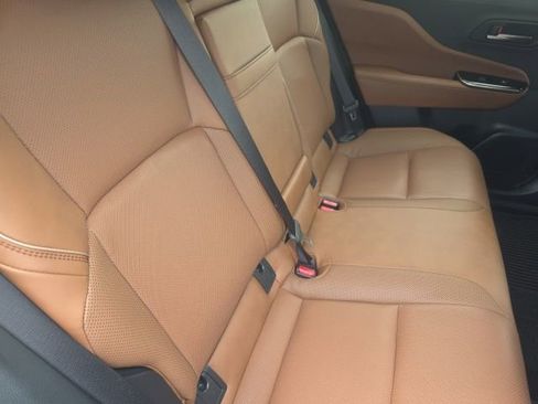 Used 2025 Toyota Crown Signia Limited w/ Advanced Technology Package image 11