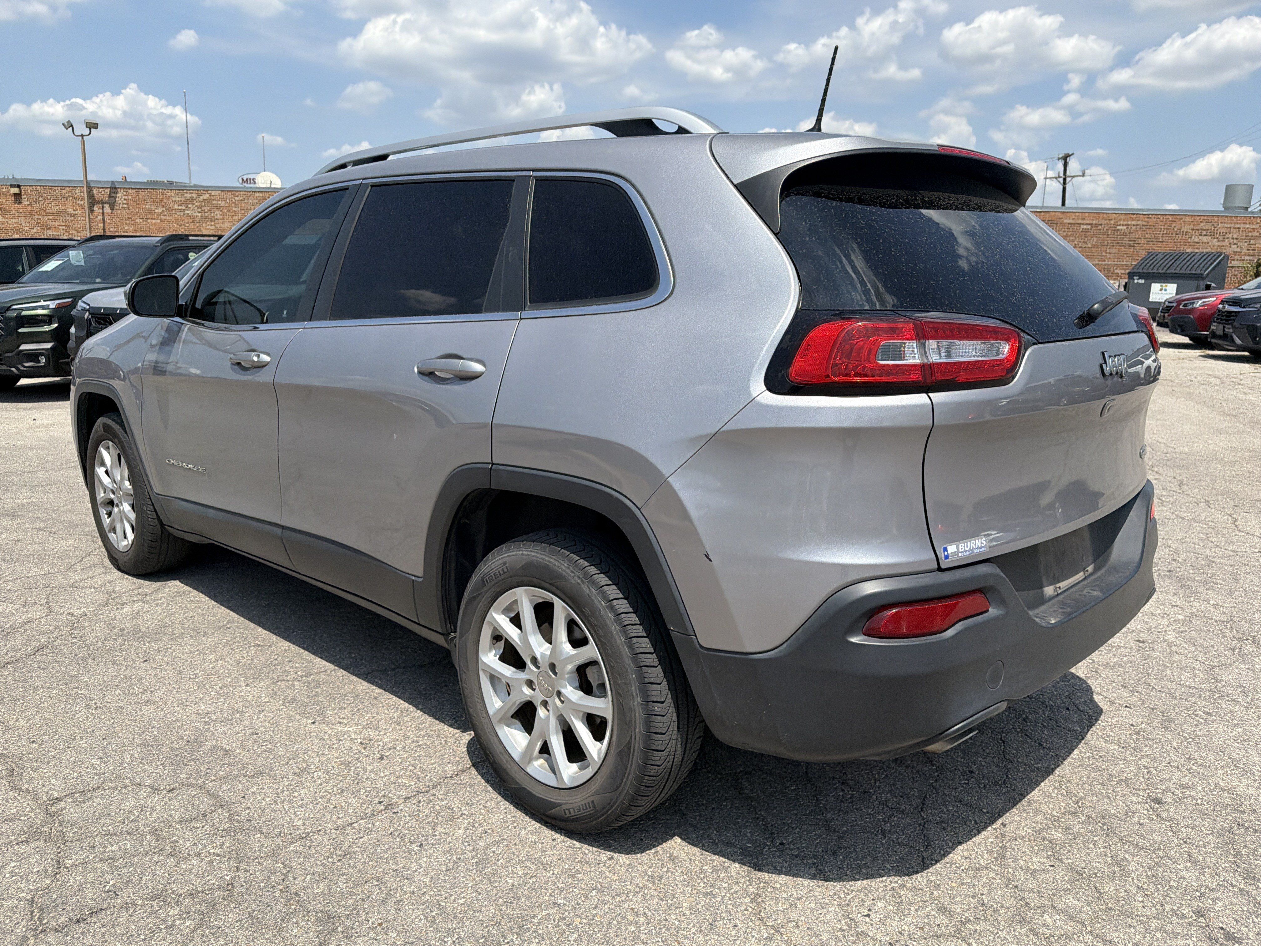 Used 2018 Jeep Cherokee Latitude FWD image 5