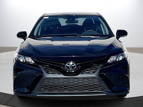 Used 2023 Toyota Camry SE w/ Convenience Package image 3