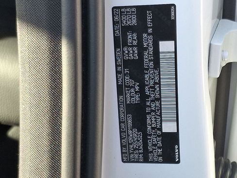 Certified 2023 Volvo XC60 B5 Plus w/ Climate Package image 27