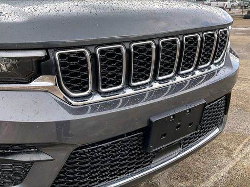 Used 2025 Jeep Grand Cherokee Laredo X w/ Luxury Tech Group I RWD image 33