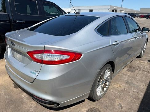 Used 2013 Ford Fusion SE FWD image 4