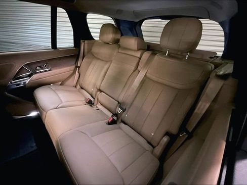 New 2026 Land Rover Range Rover SE image 9