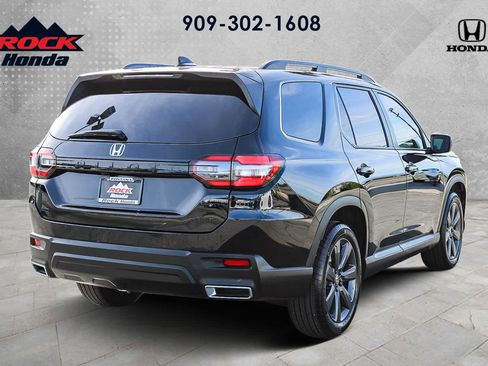 Used 2025 Honda Pilot Sport image 4