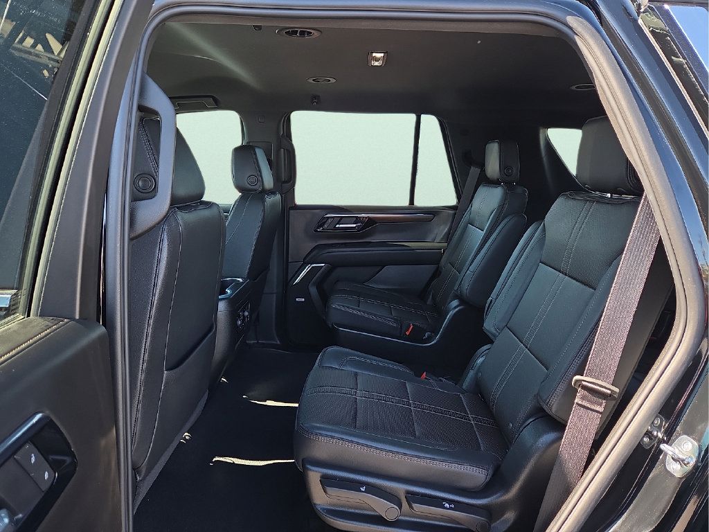 Used 2025 Chevrolet Tahoe High Country AWD/4WD image 11