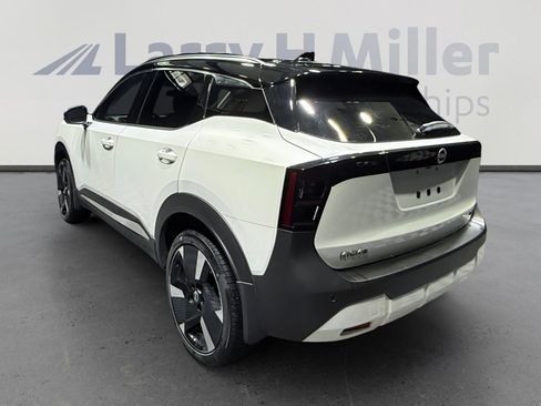 Used 2025 Nissan Kicks SR FWD image 3