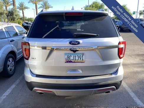 Used 2016 Ford Explorer XLT FWD image 3