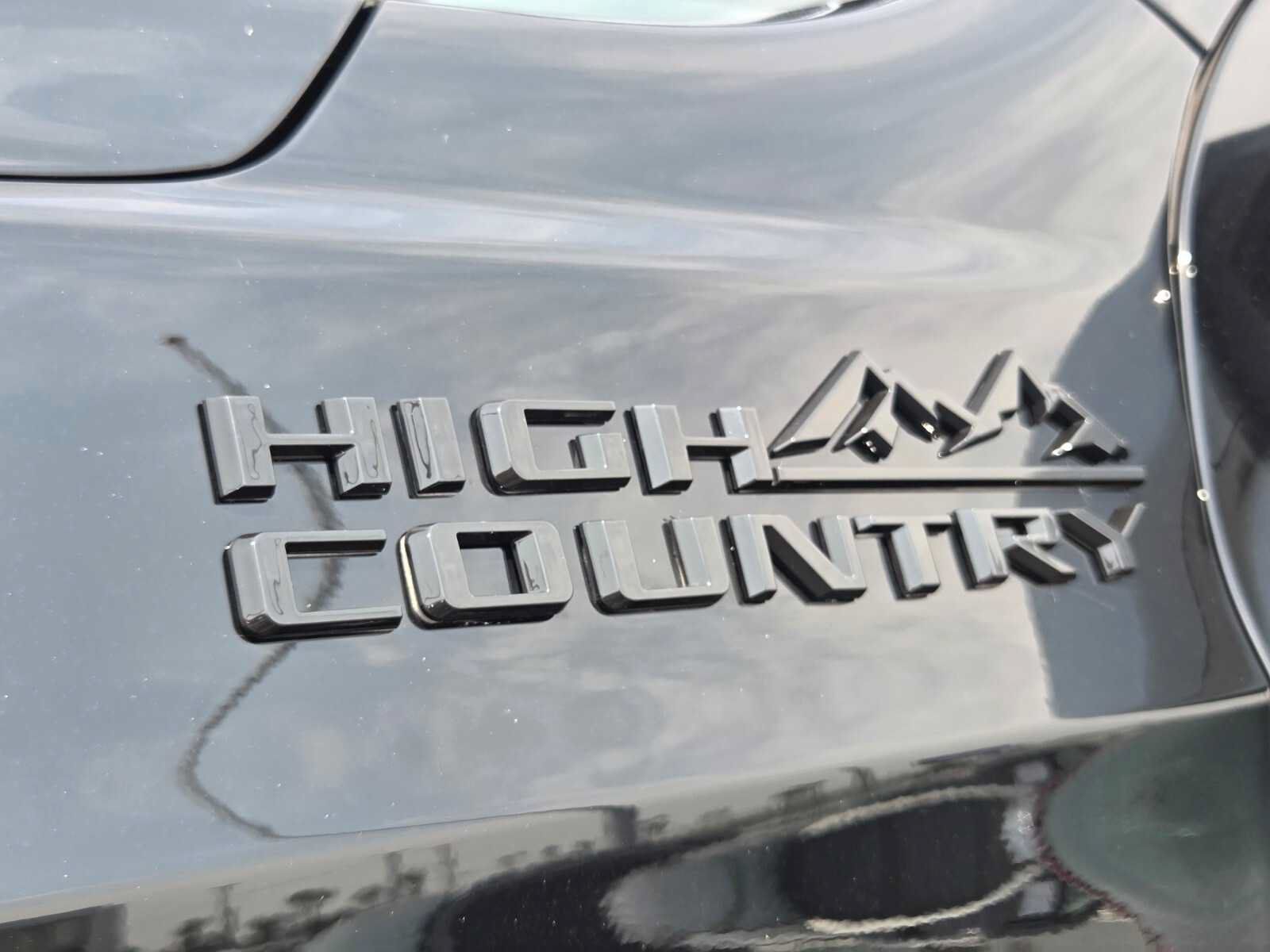 Used 2025 Chevrolet Tahoe High Country AWD/4WD image 9
