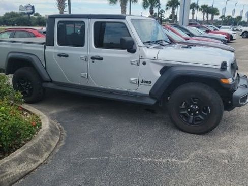 Used 2024 Jeep Gladiator Sport AWD/4WD image 5
