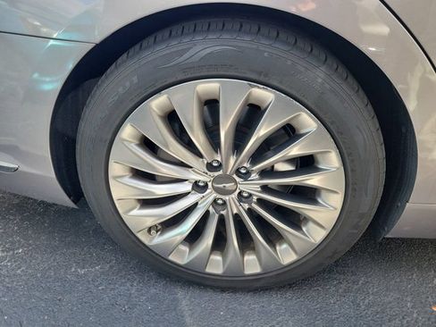 Used 2018 Genesis G90 3.3T Premium RWD image 3