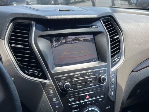 Used 2017 Hyundai Santa Fe SE AWD/4WD image 35