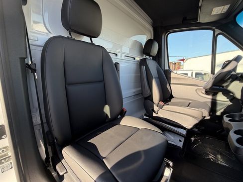 Used 2023 Mercedes-Benz Sprinter 3500 image 17